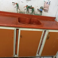 كاونتر البيع بس الباب مكسور واحد فقط والباقي شوف عيونكم مرمرايتين السن...