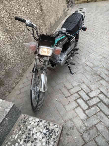 السلام عليكم نامه 2025 
الدراجه جديده اوراق كمرك كامله

البارحه اخذتها وماعرفت اسوقها هذا سبب لبيع لا اكثر 
سعر 800وبي مجال 
رقمي ***********
