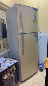 ثلاجه • نظيفه • تحتاج تصليح