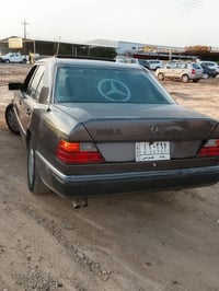 مرسيدس دب🇩🇪 موديل 1991🧿للبيع بلاديه 6سلندر قبق اسود E300 سياره بيه صبغ...