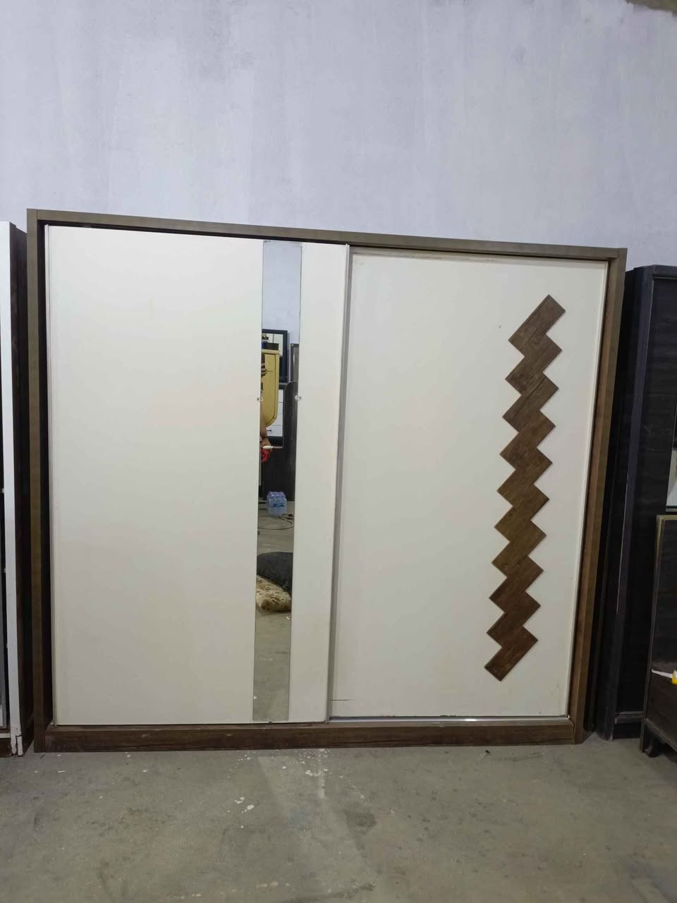 غرفة نوم تركي نضيفه كلش 5قطع سعرها 350 عنوان كركوك الشراي يخابر 
*********** كركوك, العراق
