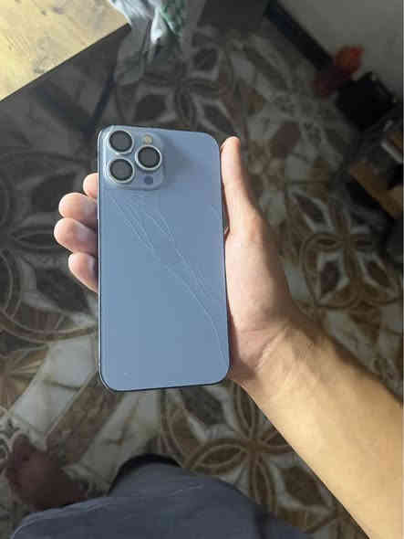 13 برو ماكس ذ256
بطاريه 100
نضيف كلشي فول 
وتر بروف 
فطر خفيف ممتاثر فقط بل ضهر 
بي مشكلة بسيطه الايكلود غير نشط بس الكرة موجود 
مكاني بغداد الزعفرانيه 
*********** بغداد
