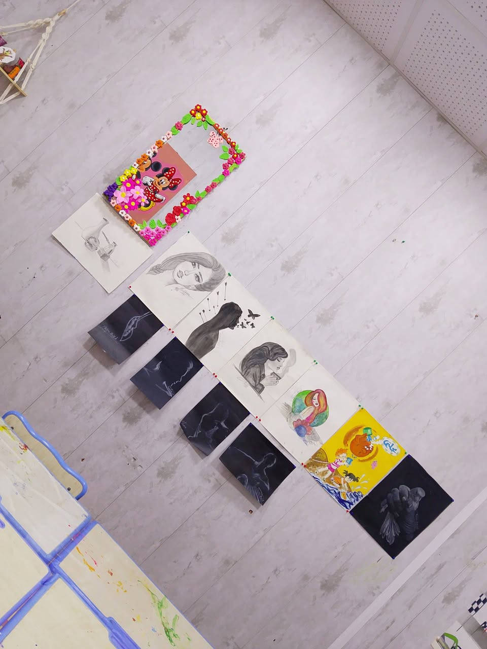 🎨 مرحبًا بكم في ورشة لونها ✨

مساحة فنية تجمع بين الإبداع، التعلم، وتنمية المواهب، حيث نقدم برامج متنوعة تناسب مختلف الأعمار.

🌟 نقدم لكم:
🖌️ ورش يومية
📅 ورش أسبوعية
🎨 ورش شهرية
👧 برامج مخصصة للأطفال
🌸 دورات خاصة للشابات
✏️ تعليم الرسم الأكاديمي والبورتريه بالفحم والتلوين وتقنيات الرسم المختلفة.

نؤمن أن الفن وسيلة للتعبير والإبداع، لذلك صممنا برامجنا بأسلوب عملي وممتع يناسب المبتدئات وكل من ترغب بتطوير مهاراتها.

📍 الموقع: الكرادة
📞 للحجز والاستفسار: ***********

ورشة لونها... مساحة للإبداع، والتعلّم، وصناعة لوحات تحكي قصصًا جميلة. 🎨🤍
