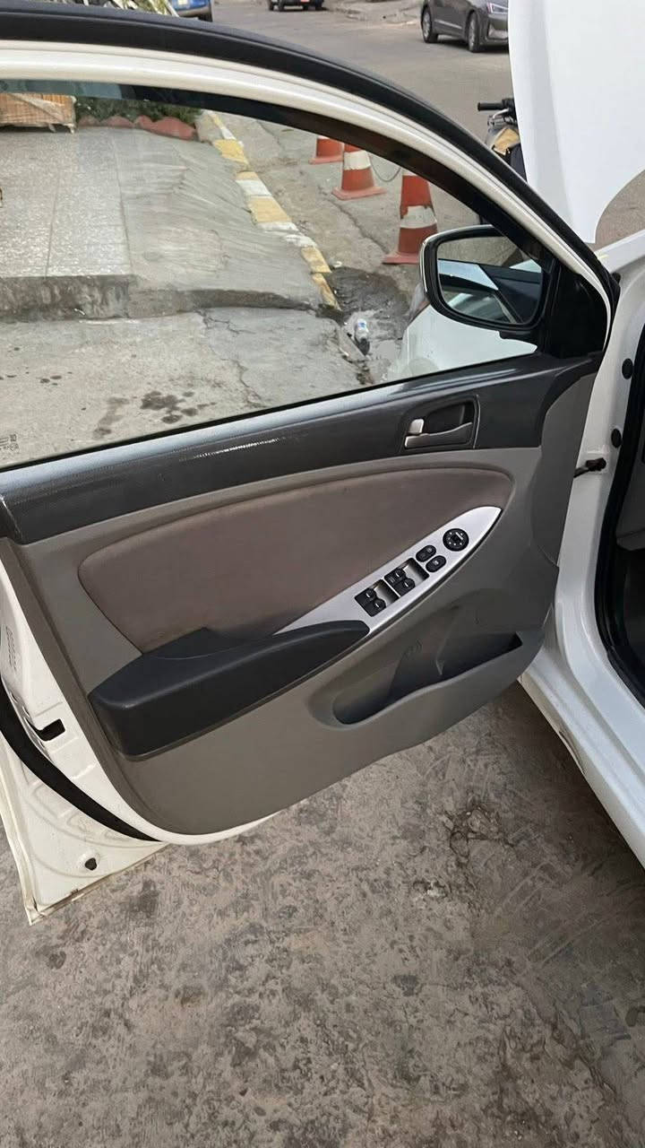 سلام عليكم شباب….عيوني هونداي اكسنت موديل 16 مريكي ((سياره بسمي تحويل ثاني يوم رقم بغداد الدولي))
حادثه فقط بنيد وجاملغ  بدون شواصي ولغد ويرباك بيها سالم كم طخطخه موضوح في الصور المنشور
السياره نضام ايكو-زنون-شاشه-6نمر-تحكم ستيرين جهتين-
محرك 1600
ممشي السيارة  41ميل حقيقي الصور الحادث في منشور  
سعر٩٥ لاتصال ***********او او وات ساب ***********
