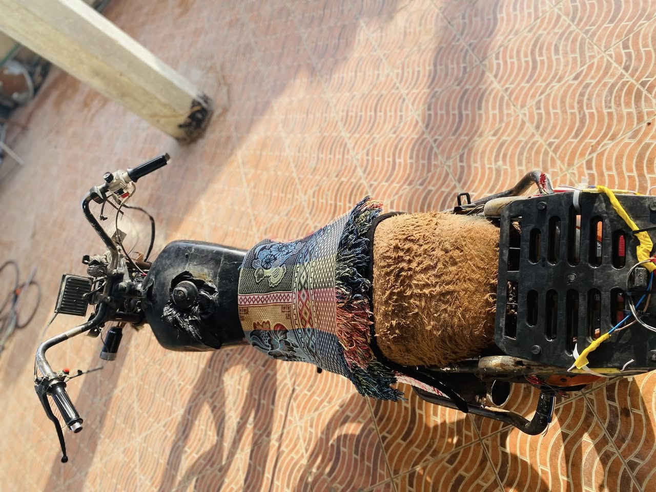 السلام عليكم ….جونده للبيع او مراوس شعندك مراوس نزل   كلك كلك دراجه مكينته خير من الله خرسه شلع ومعدل فول  كهربائيات كله شغاله سلف نگره   
بيه زوج تاير +زوج اوياله جدد 
دبلات الخلفيه زوج جدد 
ضفيره جديده 
باتري جديد 
سعره ب230 مجال بسيط للشراي 
مكاني بابل المسيب السده الهنديه 
***********بي واتس آب
