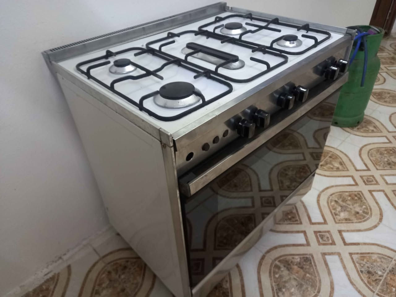 طباخ عشتار للبيع شرط الشغل السعر ١٠٠ ألف العنوان موصل حي الصدام بعد السيطرة عالشارع العام طريق بعشيقه *********** *********** يوجد توصيل داخل الموصل أجره عالمشتري موصل, نينوى
