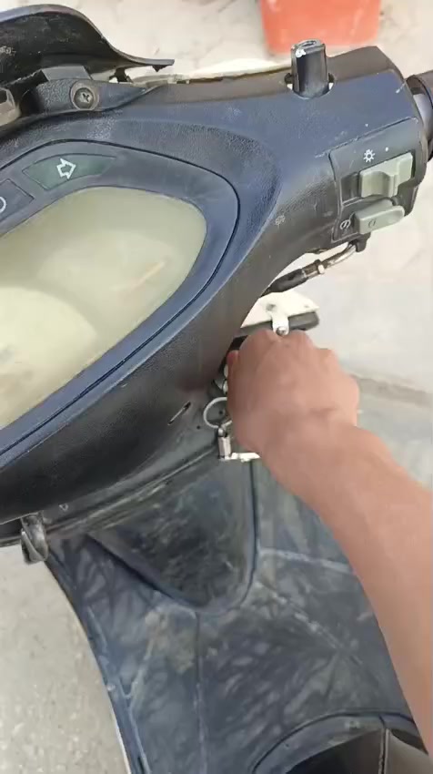 السلام عليكم ورحمة الله وبركاته 
دراجة فراشة لون ابيض 
شغالة فول سلف هندر 
بيهة خيط بخار 
ب 290 الف وبيهة مجال 
عنواني النجف الاشرف حي الوفاء 
مواجد واتساب الاتصال 
***********
