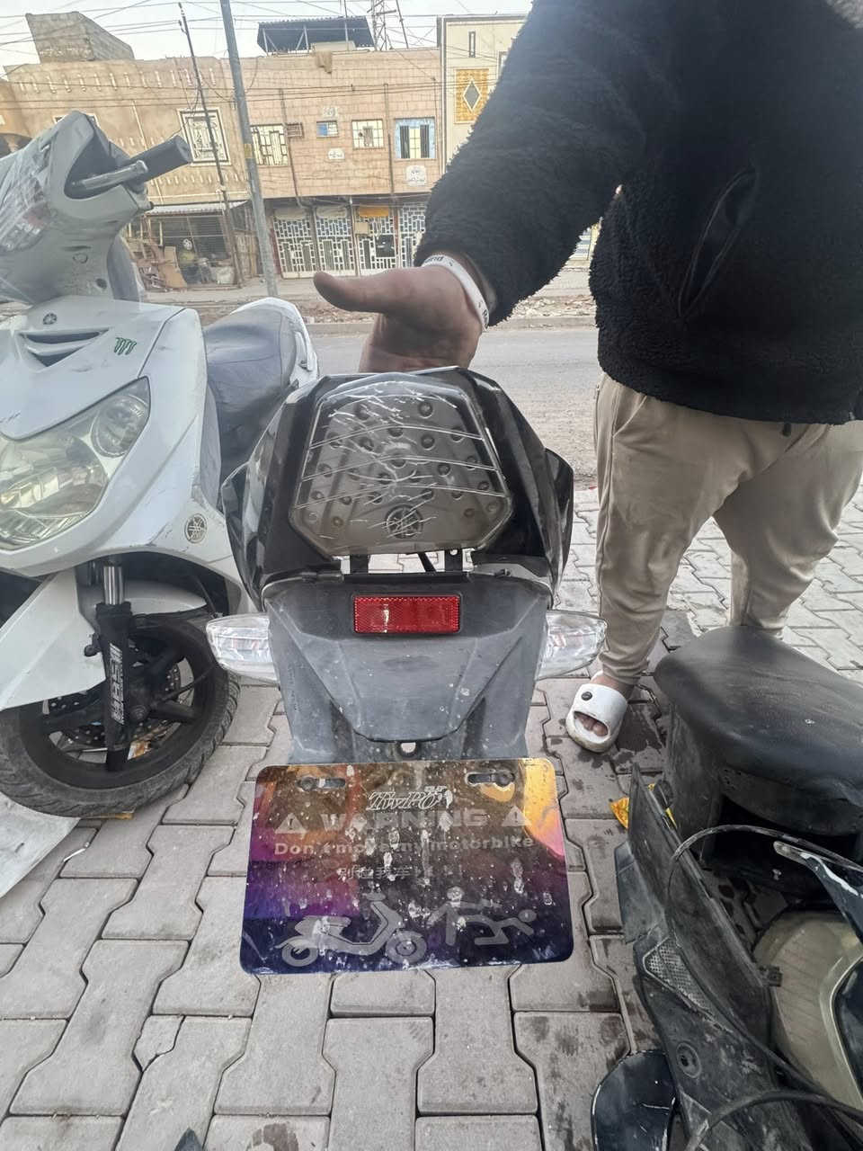 شكو شي من هذن الغراض جوه السوك
مكينه مال جيتي ار ابيع شرك رايدها ١٠٠ بدون كور بس بوشه وبستم 

كلجات رياضي امامي خلفي ٨٠ 

صالنصه اصليه ام نحله ١٤٠ 

عداد ٣٠ 

جويتر هوه ولقمجيات ٤٥ 

صفاح كفرات هنه ولترايش ٣٠ 

جاملغ طين فقط ٣٠ 

بك لايت ٣٠ 

دبلات خلفيه ٤٠

أسعار جوه سوك 

رقم: ***********

مكان:الحسينيه
