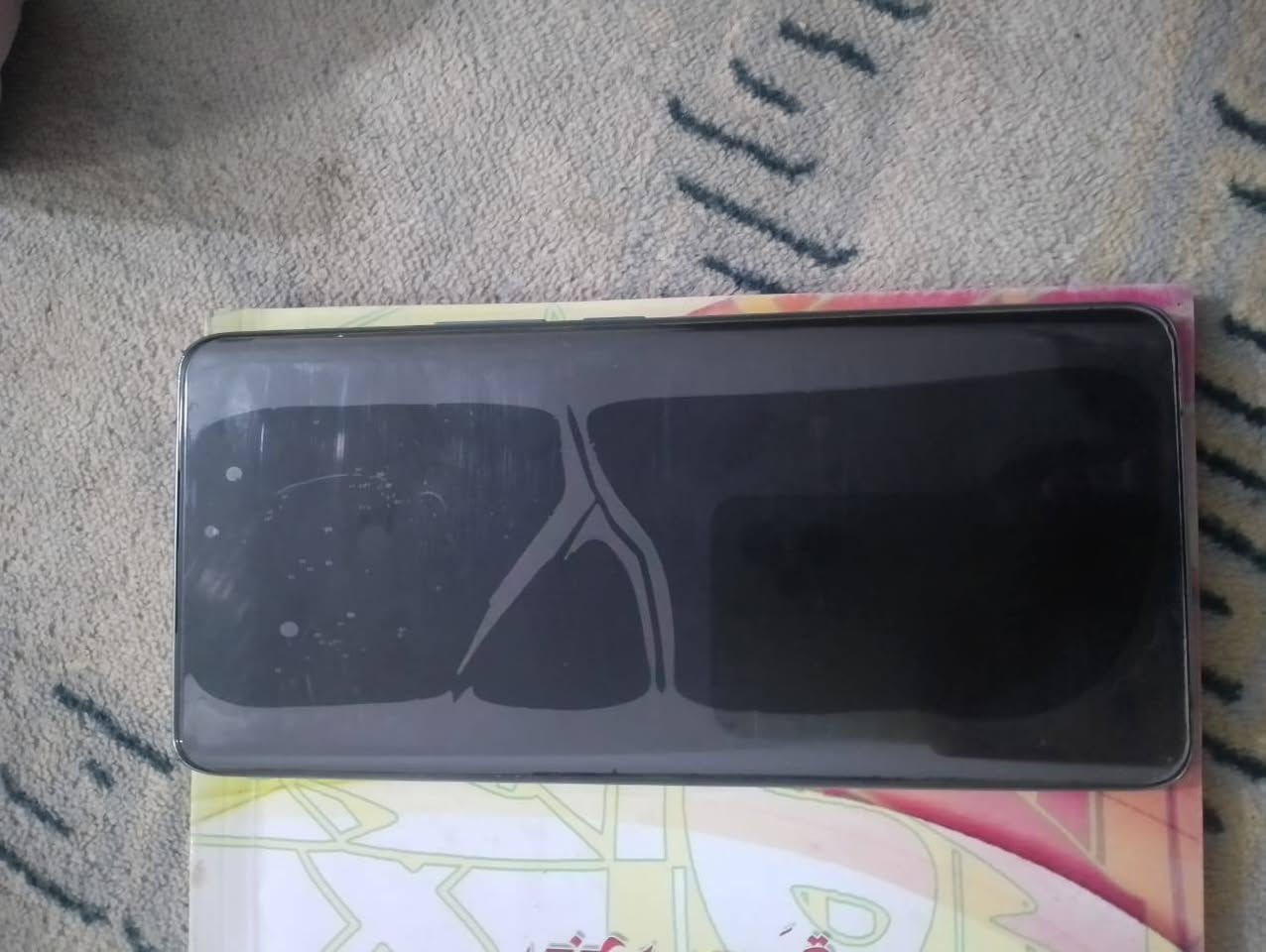 اسم الجهازز  Honor X9b
الكاميرا: أساسية بدقة 108 MP (كما هو مكتوب داخل دائرة الكاميرات في الصورة).
الشاشة: AMOLED بحجم 6.78 إنش، تدعم 120Hz، ومشهورة بتقنية (Ultra-Bounce) لمقاومة السقوط. 
البطارية: ضخمة بسعة 5800 مللي أمبير، تدعم الشحن السريع بقوة 35 واط
سعره 300 الف  مستعمل صار شهر ونص اليشتري يراسني  كلشي مابي نضيف


**إذا كنت صاحب هذا الإعلان وتريد حذفه لأي سبب، رجاءا أرسل رسالة إلى الدعم الفني**