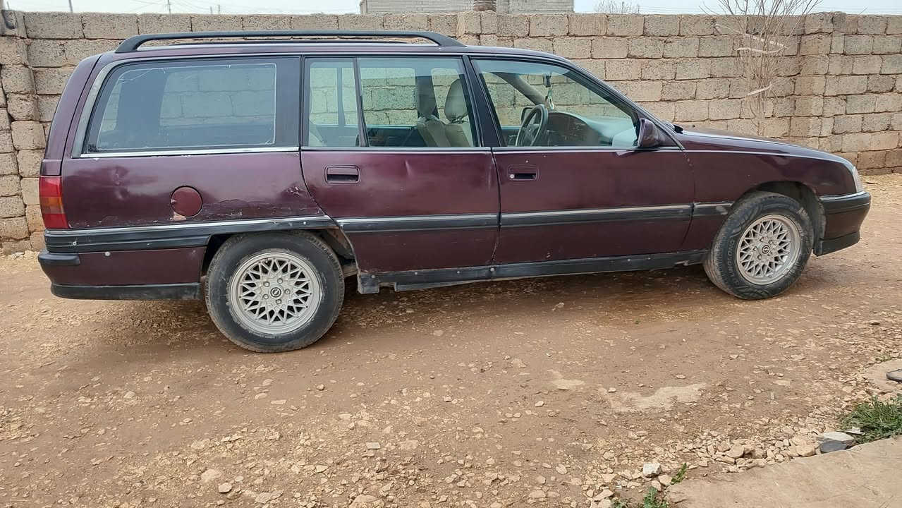 اوميكا استيشن حجم 20  رقم اخضر سنوية اخضر
كربون بنزين بيها محرك و كير بشرط 
 مكان سيارة تلعفر 
       ‪0750 375 1766‬‏
