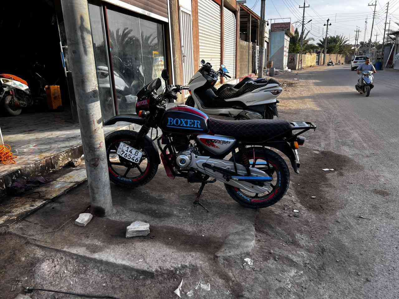 (بوكسر) السلام عليكم دراجه بوكسر للبيع موديل (2020) الدراجه حلوة مرتبه مفتوحه مره وحده مبدله بستم فقط  رقم وسنويه  تنتهي ب (2030) شرط التحويل العنوان البصره قضاء المدينه السعر  1800 وبيها مجال 
الرقم ***********....
