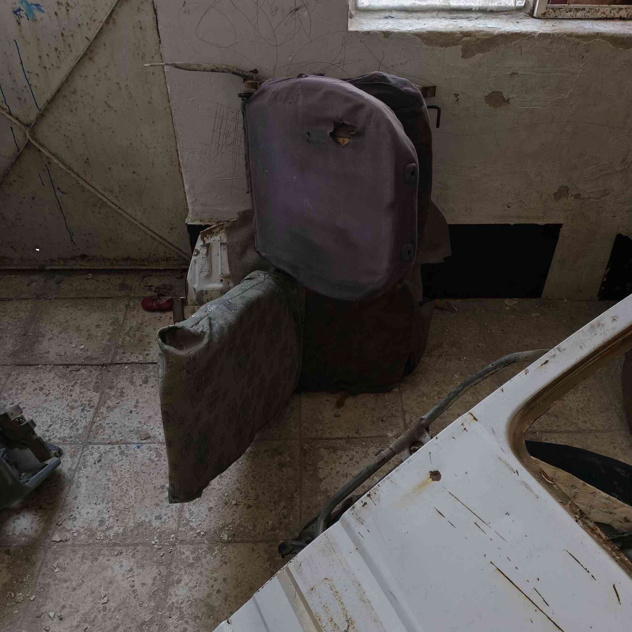 السلام عليكم شباب كلشي موجودللفتون تفصيخ اصطاب اكسلات طبلات شفتات هدروليك بيبان كيرات نجي مكانيك وكهربائي خابروتدلل ***********/***********
