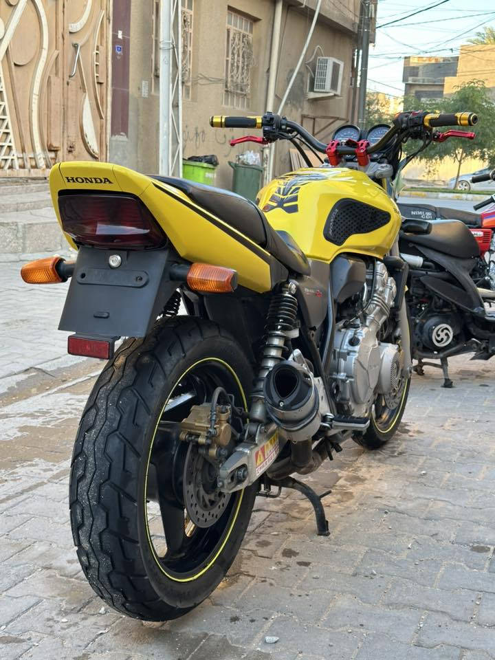 السلام عليكم
سي بي 400 موديل 2009
الدراجة جديدة بمعنى الكلمه صارلها شهرين من نازله من معرض التميمي ماشيه 40 الف الدراجه احلى من الصور التزويد واضح بالصور 
السعر 3،300 وبيها مجال بسيط
مكاني كربلاء 
***********
