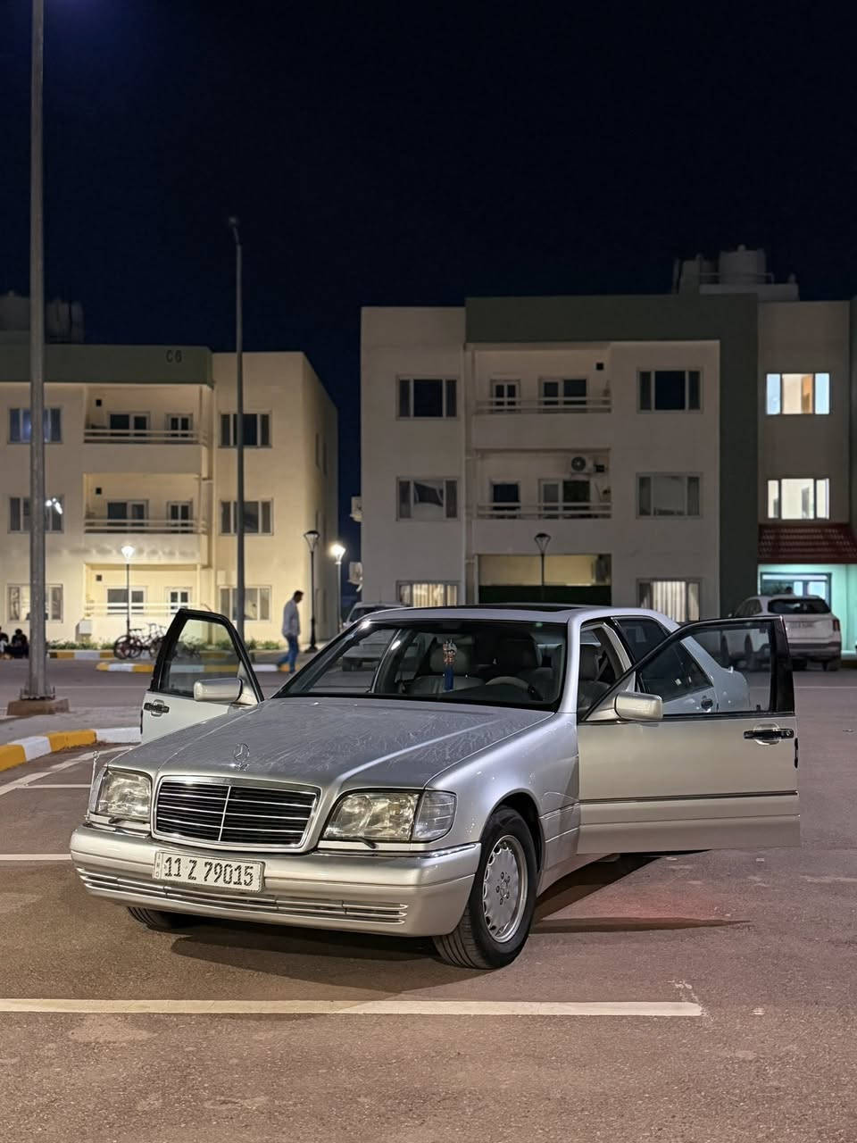 للبيع مرسيدس S420 – فخامة ألمانية 👑
📍 الموديل: 1997 مرسيدس S420

📍 اللون: فضي

📍 الوارد: أمريكي 🇺🇸 (كلين تايتل)

📍 دخول:  (دخول جديد)

🔧 المواصفات:

• محرك 8 سلندر قوي وناعم

• كير أوتوماتيك تبديلاته سلسة

• نظام تعليق مريح وثبات عالي

• مثبت سرعة + سنتر لوك

• زجاج ومرايا كهرباء

• أنظمة أمان مرسيدس

❄️ التبريد:

• مكيف ثلج شغال 100%

🛋️ الداخلية:

• جلد نظيف جداً

• ديكور خشب فاخر

• نظافة عالية واستخدام مرتب

🛠️ الحالة:

• مكينة شرط

• كير شرط

• لا توجد مشاكل تذكر

• صيانة دورية مستمرة

🚗 الهيكل:

• صبغ عام لغرض الجمالية فقط ✨

• كلين تايتل (خالي من الحوادث القوية)

• شاصي مستقيم

📍 ملاحظات:

• سيارة جاهزة للاستخدام

• قيادة مريحة جداً وسلسة

📞 التواصل:

خاص أو اتصال: ‭0771 340 0637‬

مكان السياره: بغداد مجمع بسمايه السكني

🔥 فرصة مميزة لعشاق الفخامة – السيارة نظيفة
