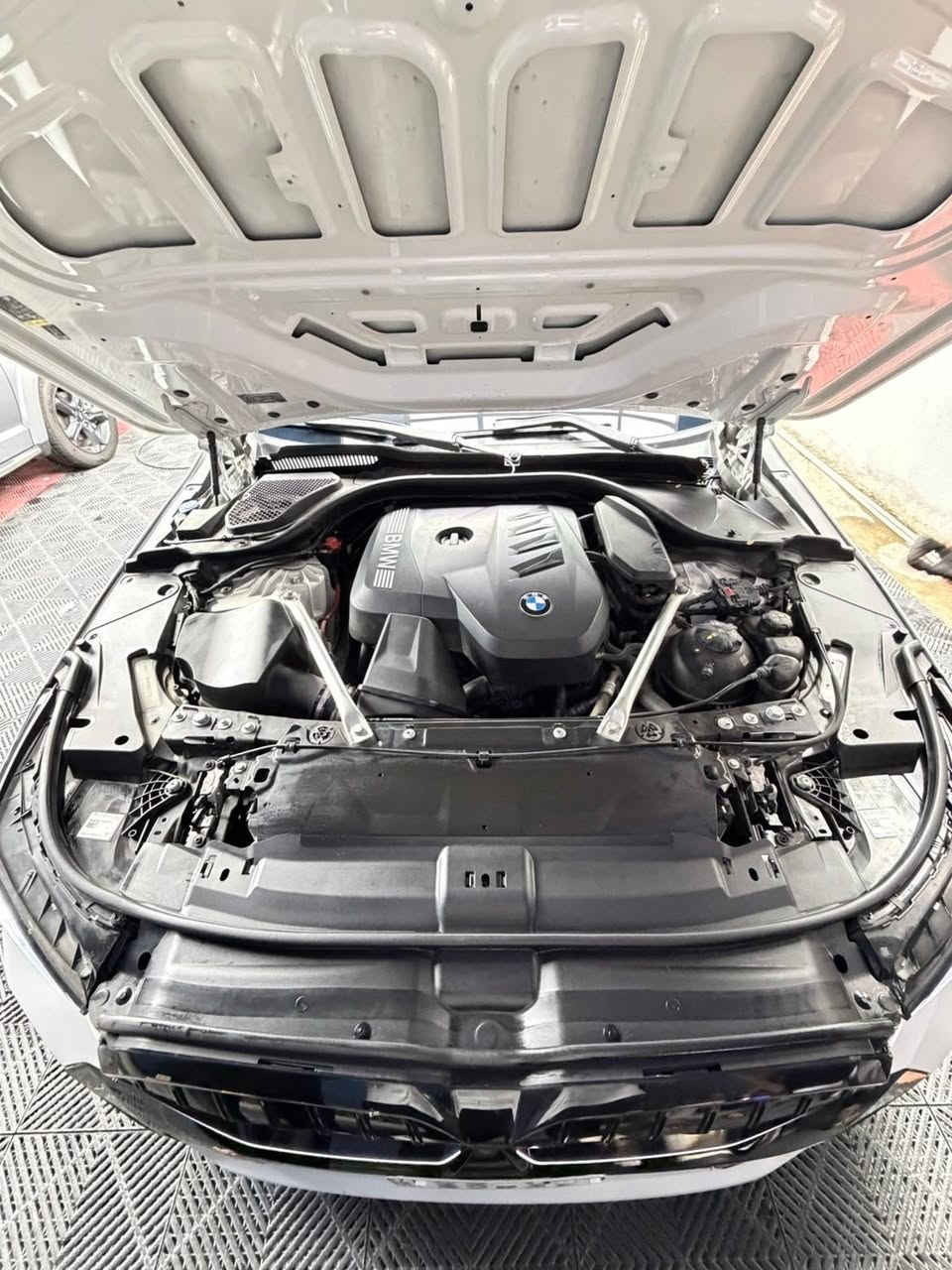 سلام عليكم  bmw 530i موديل ٢٠٢٤ ماشي ٤٥ الف مايل مواصفات لكجري محول ام بكج بدبي كله غراض وكاله بي ام دعاميتين سعرهن ١٥٠٠ دولار ويل وتاير اصلي شركة بل كارتون مكلفني ٥٥٠٠ دولار سيارة مال بيت مغلفها ppf مات ظمان ١٠ سنوات سياره بدون اي نقص بدون حادث داخله كلين للعراق بيها قطعه كلير امريكا بدون حادث وا ايرباك مكاني كركوك 
للاستفسار :***********
