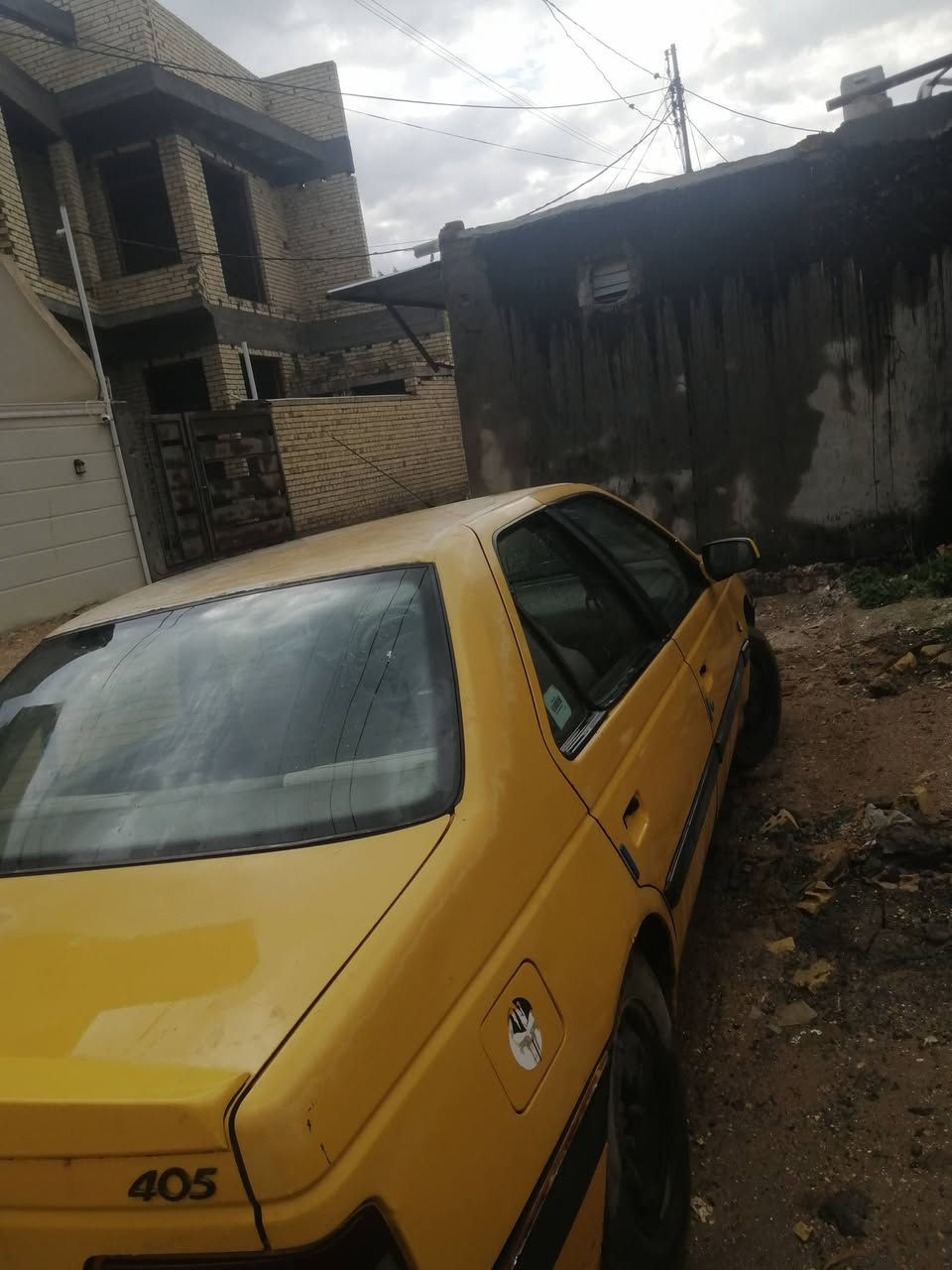 بيجو ٤٠٥ موديل ١٣ مكفوله من كلشي السعر ٣٨ رقم بغداد مكان سياره بابل قرب العلويه شريفه ***********
