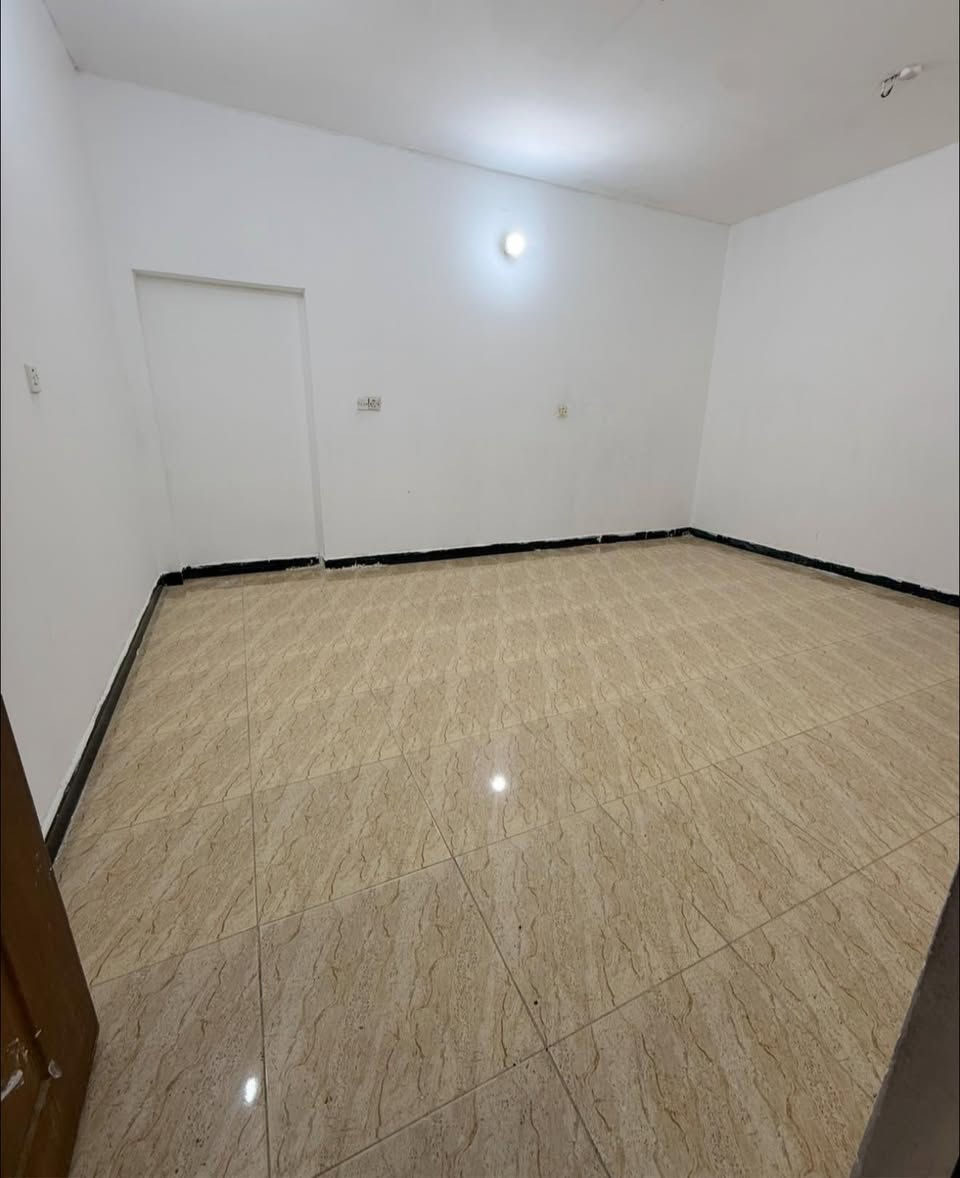 للإيجار 🛑
سلام عليكم.شقه طابق ارضي ديلوكس لإيجار  غرفه  نوم وصاله وخدامات الغزاليه شارع البداله العام مجاور ملعب ابو أوس الخماسي السعر ٤٥٠ الف 
للاستفسار . ***********
