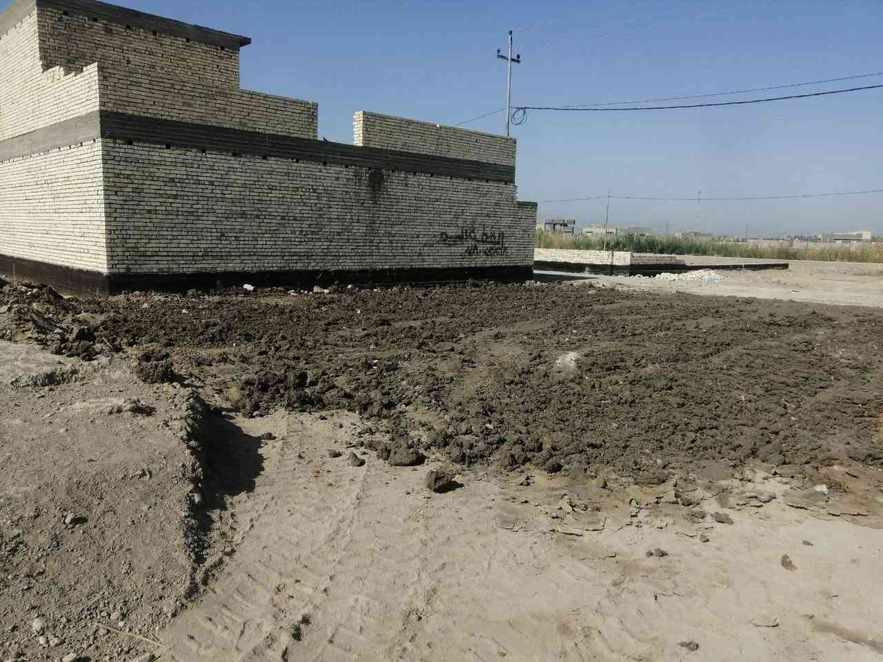 السلام عليكم
للبيع 
قطعة ارض المساحة 200 م ركن شارعين 
الموقع /القاسم مجمع الغدير /قرب الطابو الصرف في ال مراد 
رقم القطعة 193
تفاصيل السعر 
الاتصال  ‏‪***********‬‏
