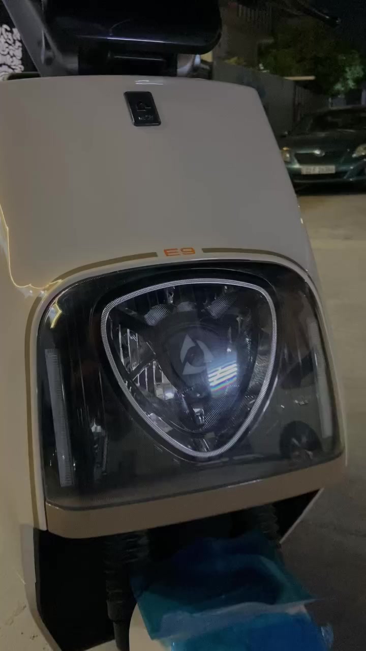 نوع: ( E9)
الحالة: نظيفة / استعمال خفيف
البطارية: زينة 
السعر: (500 بي مجال)
المكان: (كركوك _ حي الواسطي)
***********
