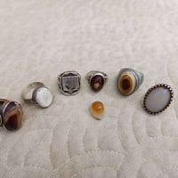 للبيع خرز سلطاني ومحابس السعر 150الرقم07705644092