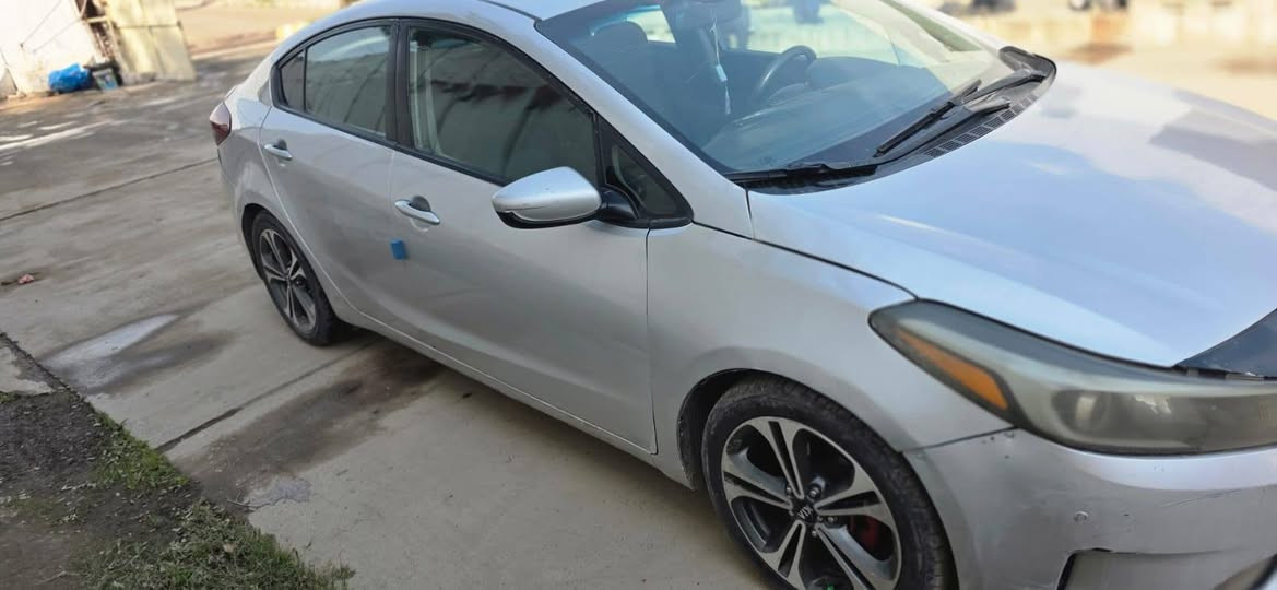 السلام عليكم #فورتي17  سياره حادثها جاملغ وبنيد بدون دواخل وبيها ملاحظات كير ومكينة خير مكفولات منظومه زنون كامرة شاشة سيارة جاهزة ترايك أربيل #السعر97 المكان #بغداد #المنصور للستفسار اتصل على على الرقم *********** غير متواجد على الفيس
