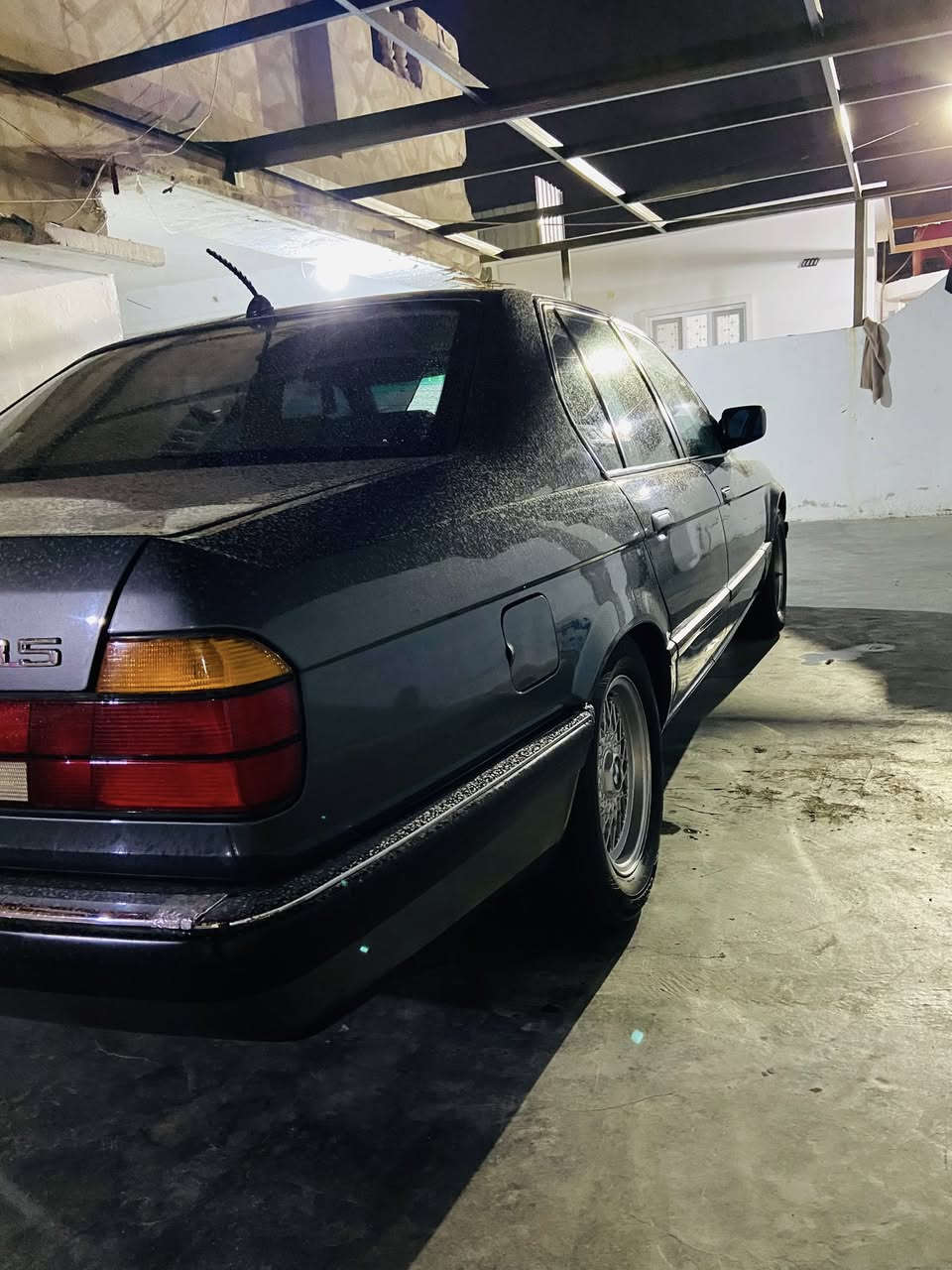 السلام عليكم اخوان بيئى 735 للبيع سياره أي نقص مابيها و بسمي مصبوغه حزام ما متواجد على فيس رقم الهاتف ***********
