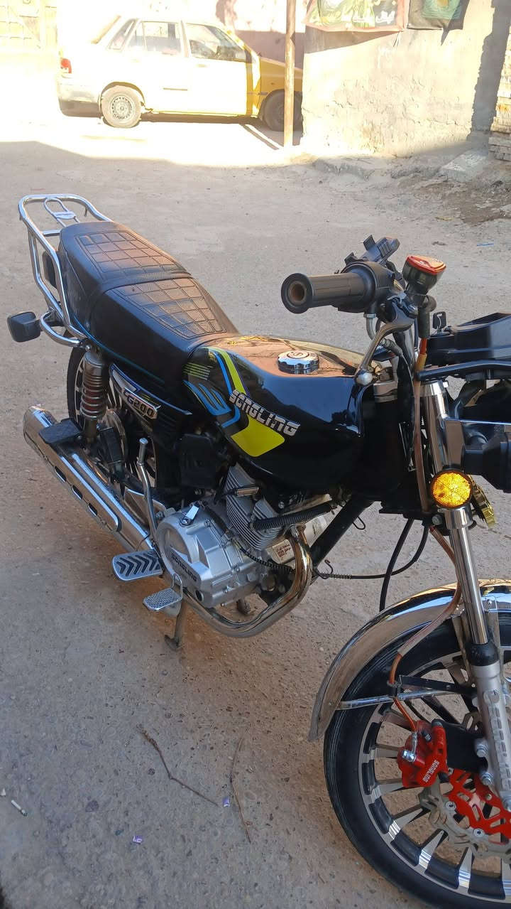 سلام عليكم دراجه 5كير محرك 200 درجه تجي وشوف بعينك درجه كفاله عامه سعر 750 عله الفيس ما متواجد هذه رقمي ***********
