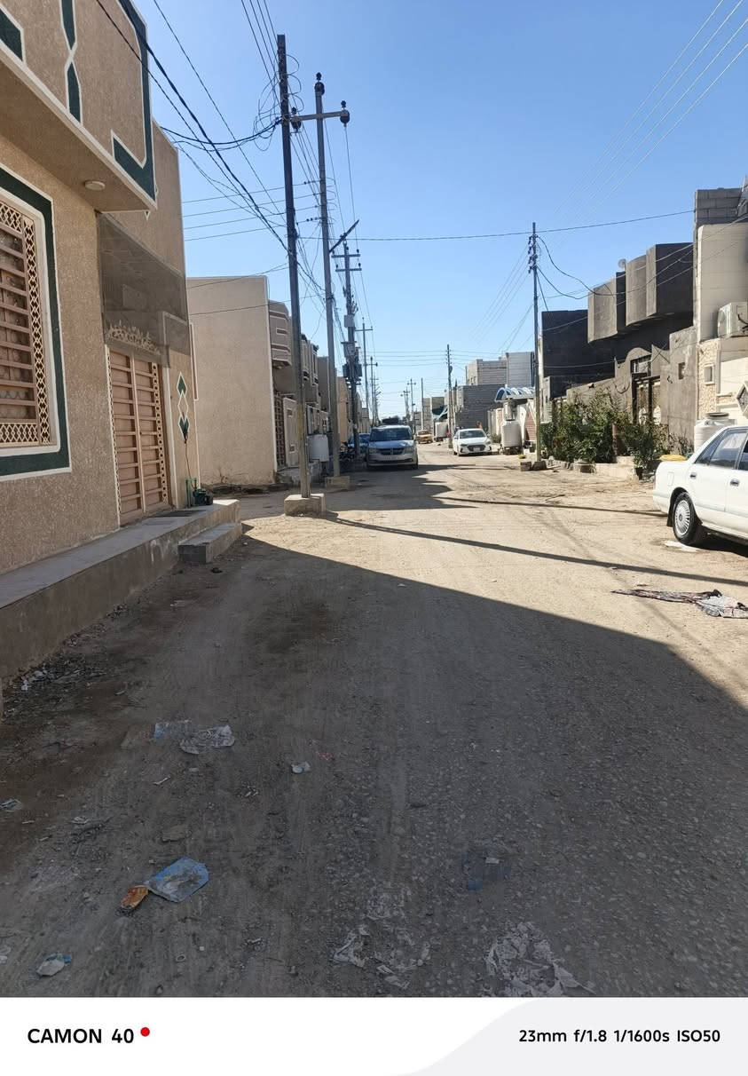 سلام عليكم بيت مجمع الدلة في كربلاء قرب جامعه العميد المساحة ١٢٦ متر المجمع خدمات كامله يتكون غرفتان نوم استقبال و مطبخ و صاله يتكون ٣ صحيات بلوك العتبه شغل درجه أولى البيت جديد ما مسكون  سند ٢٥ قرار محكمه السعر 90  بي مجال***********
