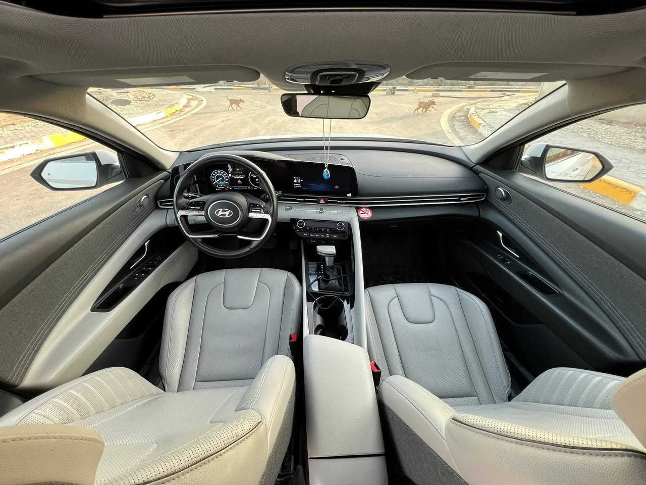 للبيع او مراوس 
حادث السياره كما موضح في الصور والفيديو فقط مقدمه البنيد معدله بارد حتى بدون ما ينفتح البنيد يعني السياره كفاله عامه وبدون ايرباك.

حادث السياره كما موضح في الصور والفيديو فقط مقدمه البنيد معدله بارد حتى بدون ما ينفتح البنيد يعني السياره كفاله عامه صبغ وتبديل وفتح وبدون ايرباك.

السياره بيها تخم تاير

 جديده كامل للاخير

ما مشتغل اي گلوب اعطال بلديشبول وحجر بيئه مكفول

  

مواصفات السيارة

_______________

للبيع Hyundai Elantra Hybrid 2023 فل أوبشن ✨

🔹 موديل 2023

🔹 محرك 1.6 بنزين + نظام هجين Hybrid ♻️ اقتصادي جداً بالوقود

🔹 كير أوتوماتيك دبل كلج ⚙️

🔹 ثلاث وضعيات قيادة (سبورت / ايكو / نورمل) 🏁

🔹 داخل جلد أبيض فاخر 🤍

🔹 مقاعد أمامية كهرباء مع ميموري 💺

🔹 تدفئة وتبريد مقاعد ♨️❄️

🔹 تبريد منفصل خلفي 🌬️

🔹 عدادات ديجيتال كاملة 🖥️

🔹 شاشة كبيرة تدعم Apple CarPlay 📱

🔹 نظام صوت Bose العالمي 🎶

🔹 إضاءة داخلية متعددة الألوان 🌈

🔹 كامرة 360 درجة 📸

🔹 حساسات أمامية وخلفية 📡

🔹 حساسات جانبية 📡

🔹 رادار أمامي وخلفي وجانبي 🚨

🔹 قيادة ذاتية (تحديد مسار + تثبيت سرعة) 🛣️🚗

🔹 مثبت سرعة ذكي 🚗

🔹 مانع تصادم أمامي مع توقف ذاتي 🛑

🔹 مانع تصادم جانبي ⚠️

🔹 تحذير خروج عن المسار 🛣️

🔹 نظام النقطة العمياء 👀

🔹 بصمة أبواب وتشغيل 🔑

🔹 دخول ذكي ✋

🔹 تشغيل عن بعد 🔄

🔹 صندوق ذكي يفتح عند الاقتراب 📦

🔹 شحن موبايل لاسلكي 🔋

🔹 مرايا كهرباء  أوتوماتيك 🪞

🔹 جنوط ألمنيوم قياس 17 🛞

🔹 نظام Auto Hold 🅿️

🔹 بريك ABS مع ESP 🛑

✅ السيارة بحالة ممتازة جداً وجاهزة للفحص بأي مكان

📞 للاستفسار التواصل على الخاص

***********

***********

السعر 162 💲 💵 💰
