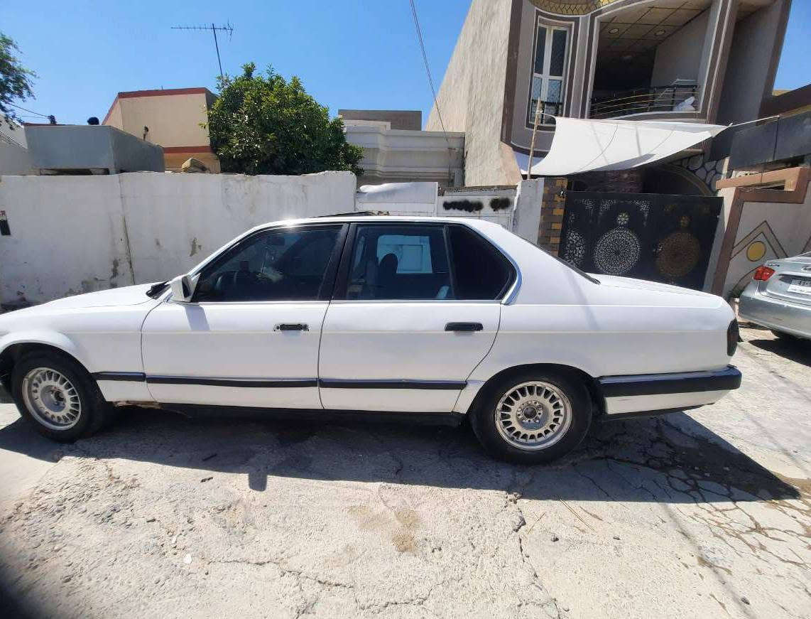 BMW735
مۆدێل 1989
گێڕ ئۆتۆماتیک
سلایدە 
چوارجام کارەبایی 
ڕەقەم بەغداد 
بەشەرتی گێڕ و مەکینە 
نرخی 30گـەڵا مەعامەلە 
گۆڕینەوەش ئەکەم
موشتەری نیت پەیوەندی مەکە
***********
واتسـابی لەسەرە ئەوژمارە.
