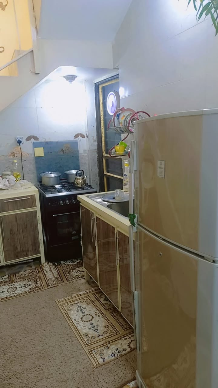 السلام عليكم 
مشتمل 65 متر واجهة 4،33 م نزال 15 
طابو صرف نظيف جداً طابو صرف 
صالة ، مطبخ ، مناور ، صحيات 
غرفة نوم أرضية ، بيتونة ، سطح 
موقع بغداد حي الري قرب شارع قطر الندى
للاستفسار *********** متوفر واتساب
