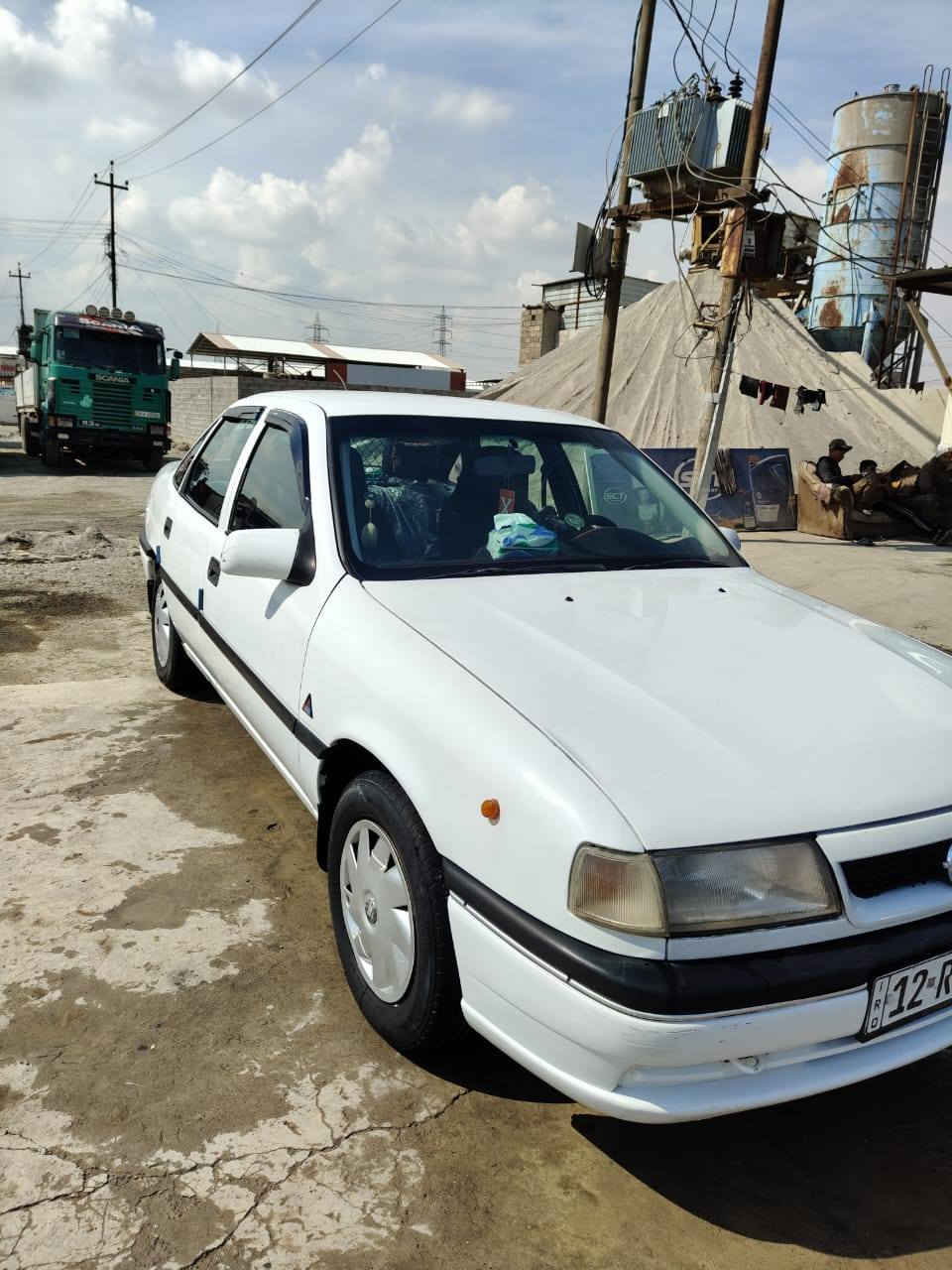 السلام عليكم فكتره موديل 94 حجم 16 سياره بلا صبغ شرط داوير ما مصلحه قفل مركزي جوم كهربائي رقم نينوى جديد سنويه لل 2029 كاربون بيهه سعر 55 شراي انتصل ***********
