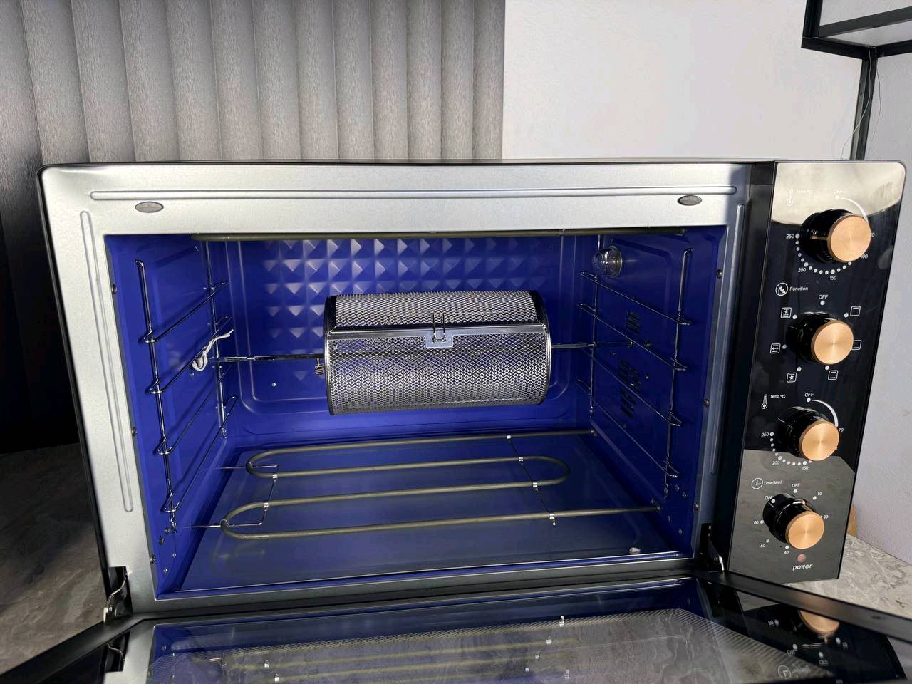 🔥 وصلت مفاجأة الموسم… الأقوى والأكثر طلباً 🔥
فرن كهربائي سعة 80 لتر من Embleme
 سعة كبيرة تناسب العوائل والمناسبات
4 هيترات في اعلى 
4في أسفل لتوزيع حراري مثالي 
 دبل صينية+صينةالبيتزا+شوية فنگر...
 سيباية + صينية دهون زائدة 
 شواية دجاج دوارة 
مروحة + مصباح داخلي+، داخلي مطلي 
تحكمات كاملة بتشغيل الهيترات
طلاء داخلي اصلي انسى الصدء والتكلسات

 ضمــــان سنــــة كاملــــة وكالة امبليوم.
نختصر المسافات توصيل سريع ومجاني لكل محافظات 🚚

للحجز والأستفسار مراسلة خاص الصفحة 📨📩 
او واتساب ***********