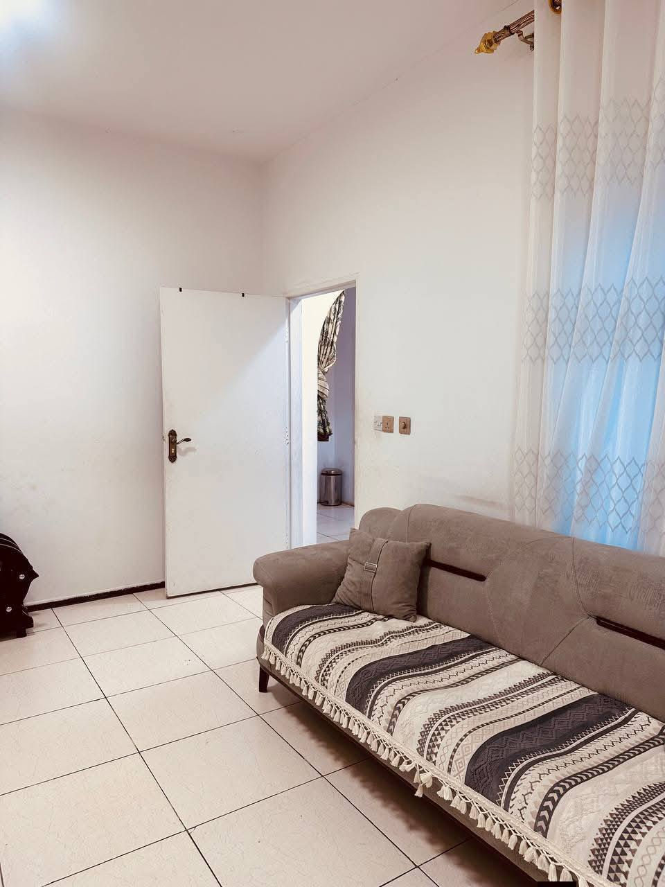 دار للبيع في مجمع قريه الغدير الاولى في محافظه النجف الأشرف مساحة 250 متر طابقين يحتوي على اربع غرف نوم + تكبير المطبخ مع ترتيبات مميزه الموقع على حديقه مقابل مجمع البدور موقع هادئ ومميز 
السعر 280
***********
***********
