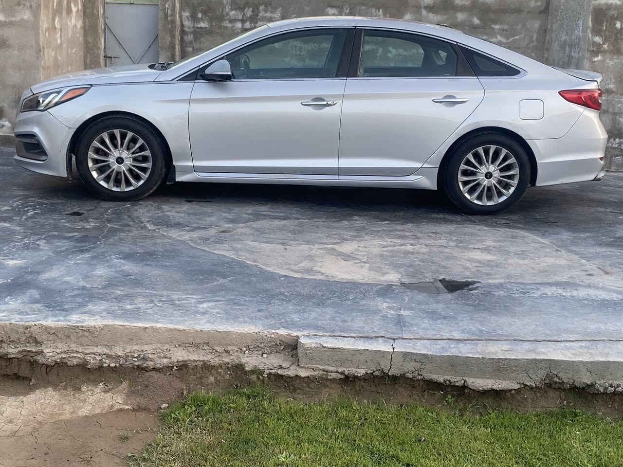 السلام عليكم بيع سريع وبسعر مناسب 109 ومجال قليل 

سوناتا 16 بغداد باسمي    فول 1/1      محرك 2400 

وارد امريكي ضرر بك لايتات وشبرين بالصندوك قطعتين ونص ليبل واحد بدون اي تبديل بدون اي دواخل

كير صدر محرك تبريد كله مكفول وشرط السونار 

عنوان التاجي هـ ***********
