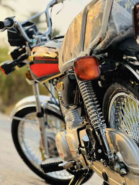 السلام عليكم  دراجه تايگر  موديل2022 صار له شهر ونص من طالعه  من الوكيل اوراق  السعر٨٠٠ وبيه مجال بسيط *********** بالحقيقه احله من الصوره وين ما يعجبك اطلع بيه برغي ما مفتوح بيه 
حله بنات الحسن (ع)
