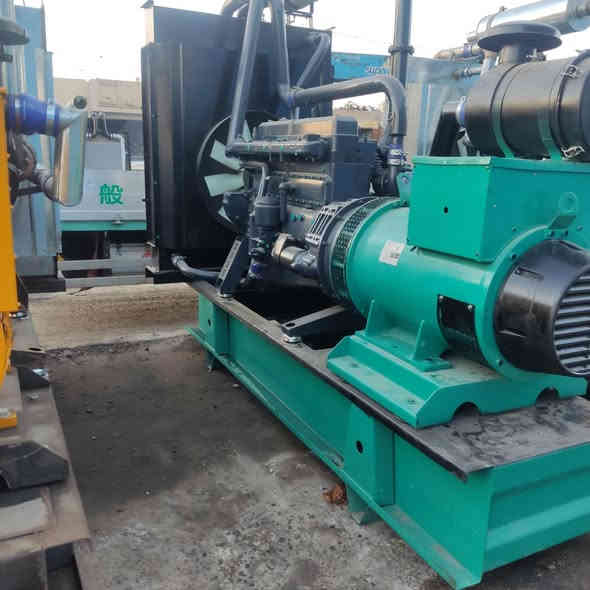 يوجد مولدات للبيع اسكانيا 113 بم 88 توليد 350 عدد 2 ويوجد اشتايرات 12ولف عدد 3
واحد توليد 350 بم كهربائي والثاني توليد 250 بم عادي والثالث توليد 180. شغالات عل حمل ويوجد محرك دي اس 9 فاير يطق

المكان الرمادي حصيبه الشرقيه رقم هاتف ***********
