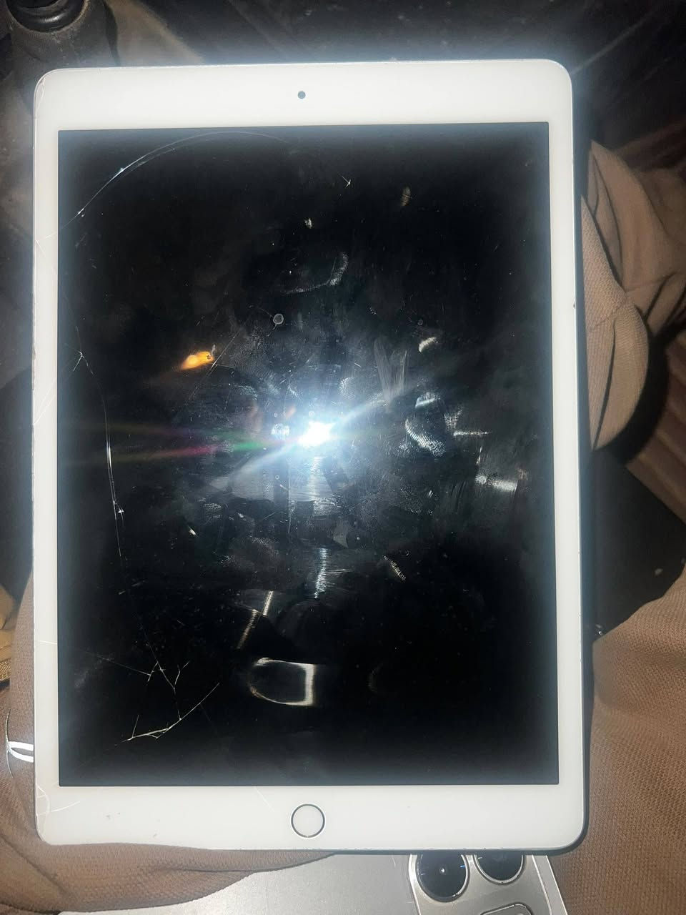 ايباد مني 7للبيع داكره 32فيه شق بصيط في الشاشه مش مغير شي التواصل 0922061559
يشغل ببجي 60فريم


**إذا كنت صاحب هذا الإعلان وتريد حذفه لأي سبب، رجاءا أرسل رسالة إلى الدعم الفني**