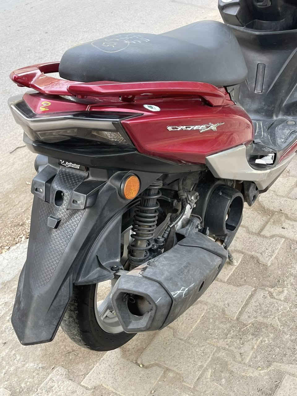 السلام عليكم سكنس شمعه كوري مكينه مكفوله وناعمه شلعه ومعدل خير من الله فقط ينرادلها واقيه صالنصه شوي تعبانه لسعر 1300 وبيها مجال مكاني الشعله للاستفسار ‭0773 046 7340‬
