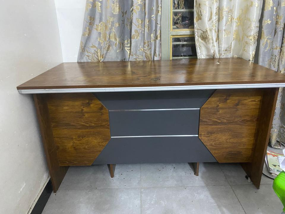 السلام عليكم بيع مستعجل جداً ميز pdf  الاصلي جداً درجه اوله طوله ١٥٠ cm العرض 70cm السعر150 الف والشراي بيه مجال اله حك الجيه رقمي ***********
