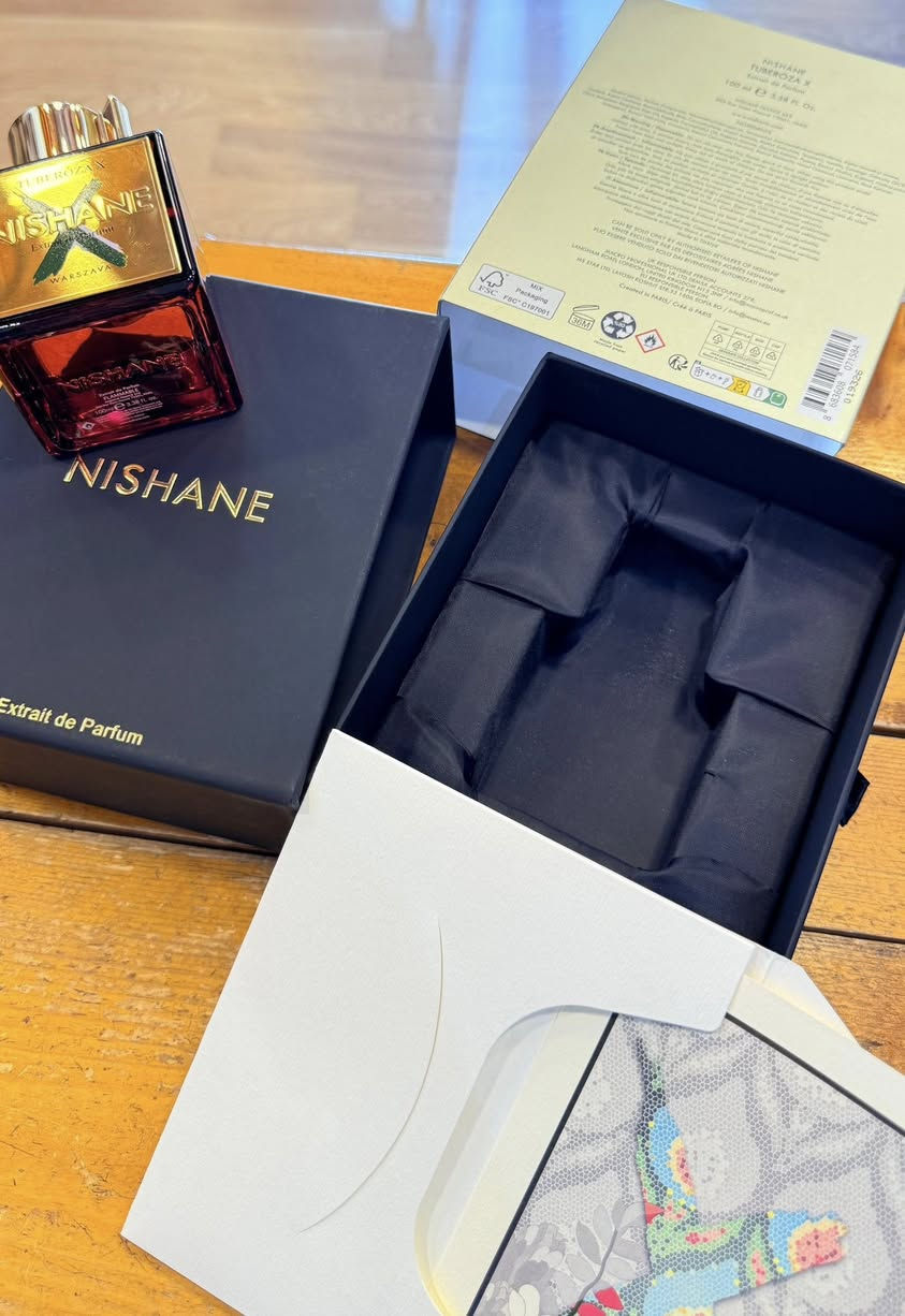 السلام عليكم
عطر نيشان تيوبروزا  X  مستخدم كما موضح بالصورة 
مصدر الشراء معروف الوصل موجود 
للبيع السعر 210 مع التوصيل


**إذا كنت صاحب هذا الإعلان وتريد حذفه لأي سبب، رجاءا أرسل رسالة إلى الدعم الفني**