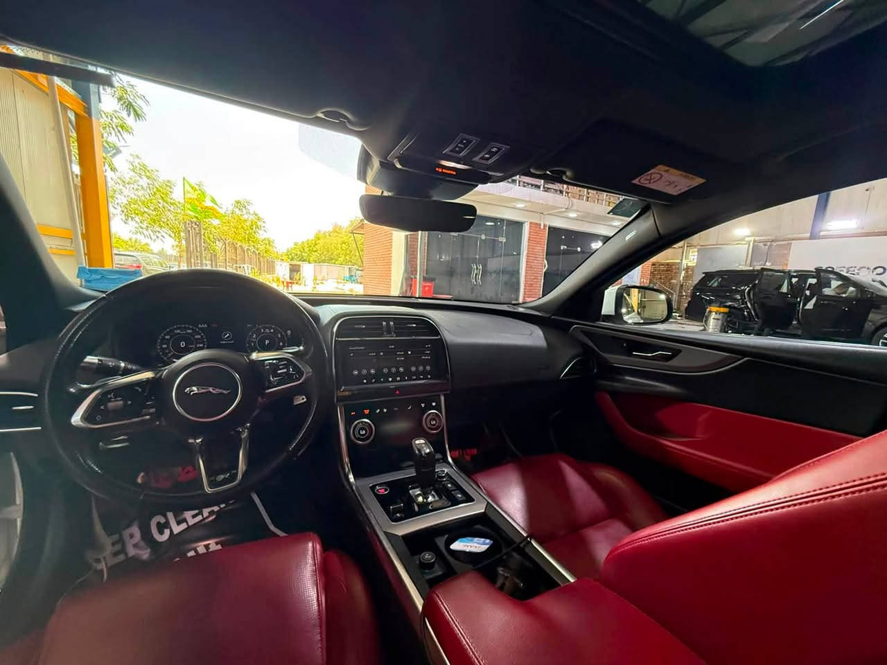 جكور 2020 XE صالون سبورت بلص رقم بغداد باسمي سنوية جديدة فول مواصفات  ماشية 65الف خليجية وكالة سرداد سيرفس جديد تخم تاير جديد السياره جاهزه من جميع النواحي مكان السيارة بغداد
***********
