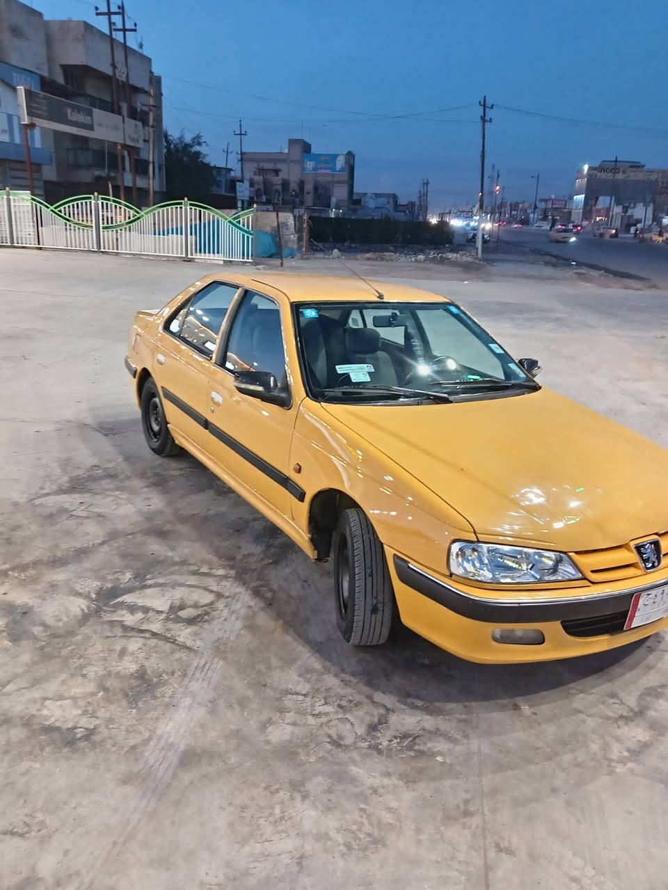 السلام وعليكم البيع بيجو بارص 2015 سياره نضيفه وجاهزه بيه منضومه غاز وتبريد ثلج تخم تاير غرفته نضيفه ومكينه وكير خير من الله كفاله لفحص سياره جهزه مابيه اي نقص رقم بغداد ومصفره هيئه وغرامات وتحويل ثاني يوم  السعر 37 وبيه مجال الرقم ***********
