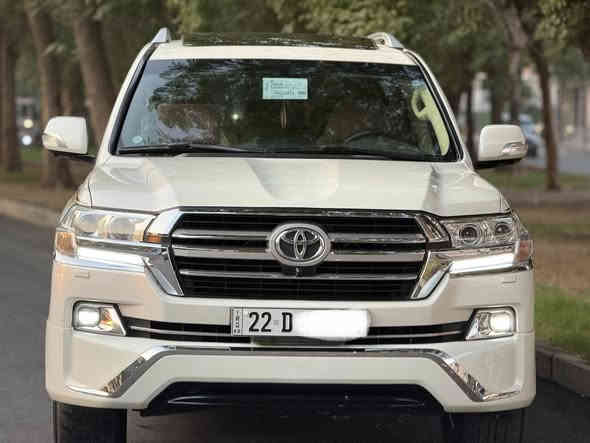 السلام عليكم 
لاندكروز 2017 فطيم اصل فول 1/1 السياره جديده لوك 
مكفوله كفاله عامه ماشيه 82 الف 
عدتهه سبيرهه غراضهه كلهن مامستخدمات 
فتحه سلايت 
زراك لايت لايت زنون 
5 كامرات 
كشنات جلد اصلي كريمي 
دبل كشن كهرباء كشن السائق 3 دكم
8 ايرباك 
طفايه 
تشغيل عن بعد 
شاشه كبيره 
دبل ماوس 
فول تحكم
7 راكب 
3 قطع تبريد 
محرك 6 سلندر 4000
فورويل دفع رباعي 
حساس اصلي 
ويل 18 تخم تاير جديد وسبير منازل.
رقم اربيل بسمي تحويل وكاله جاهز 
السياره بشرط محرك كير صدر كلهه بعدهه عل وضع الشركه 
مكان السياره بغداد 
رقمي ***********
