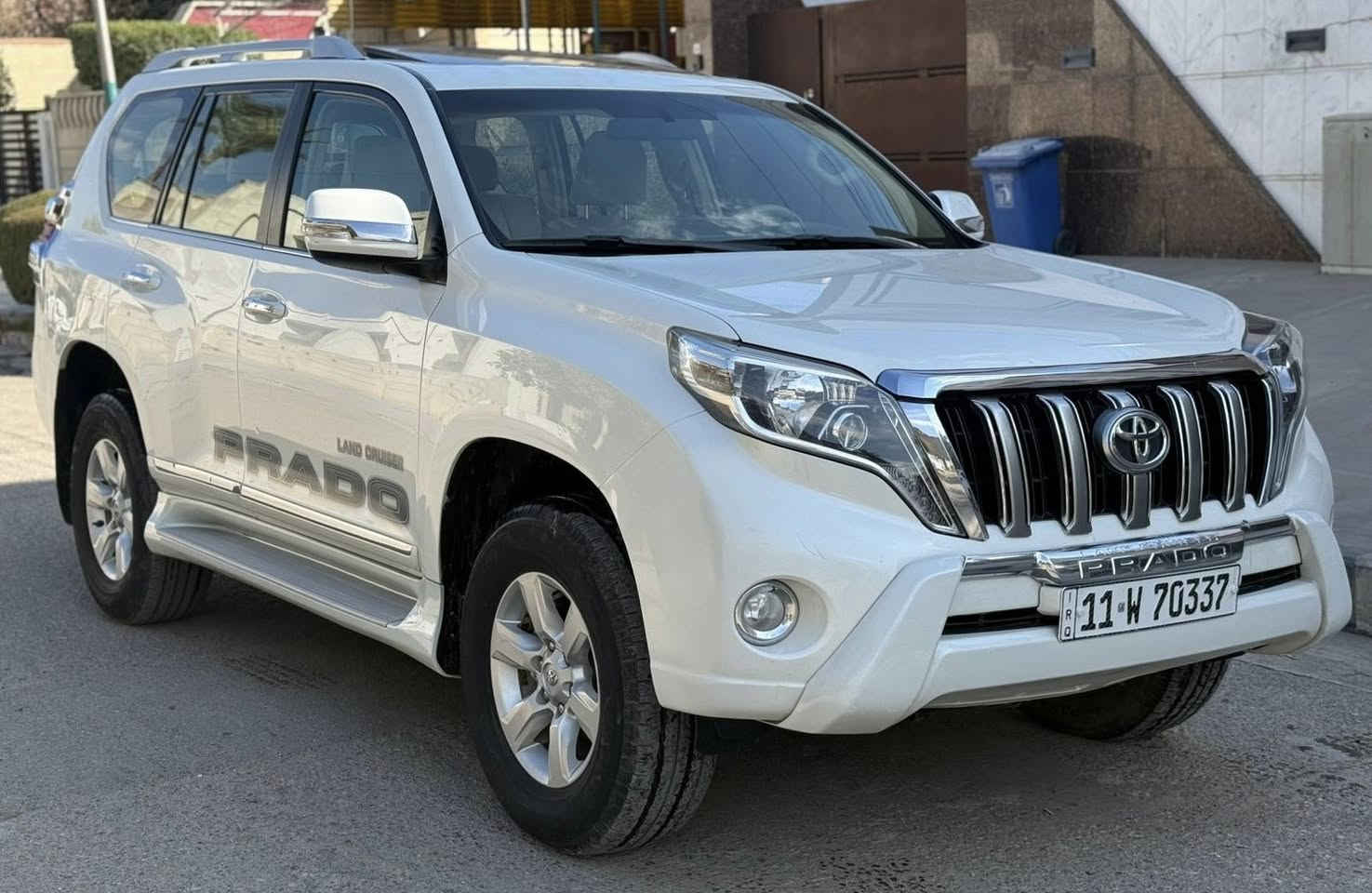 تويوتا برادو 2014 TX_L خليجي وكالة 
فول مواصفات 
داخل جلد
لايت اسود زنون
كراسي 2 كهرباء
فتحة سقف ( سلايد )
دبل تانكي /هوك خلفي
ماشية 195 الف كيلو
( السيارة بدون صبغ بيها بس بارد ) 

السعر 31,000 $
رقم بغداد بأسمي 
مكانها بغداد / شارع فلسطين 
***********
