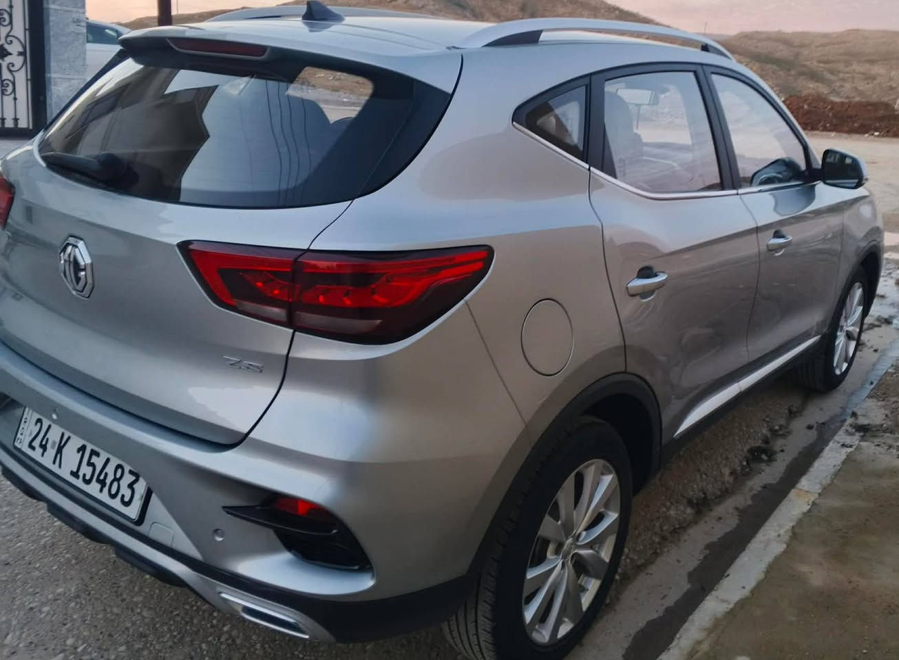 سيارة ام جي zs موديل 2023
لازالت تحت الضمان ماشية 43000 
مواصفتها بصمة وسايد بريك كهربائي شاشة تحديد سرعة ونظام منحدرات وكير اوتو وسبورت وعادي 
ضررها تصليح بي دي ار فقط بين الجاملغ والباب الامامي اثر ضربة دراجة مع شخط غير مصلح الموقع الموصل للاستفسار الاتصال على الرقم *********** 
السعر 110
