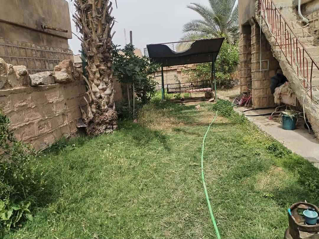 بيت للبيع مسحه ماعرفها بس كبيره البيت قرفتين نوم وستقبال ومطبخ الشراي يتصل***********  السعر 17مليون
