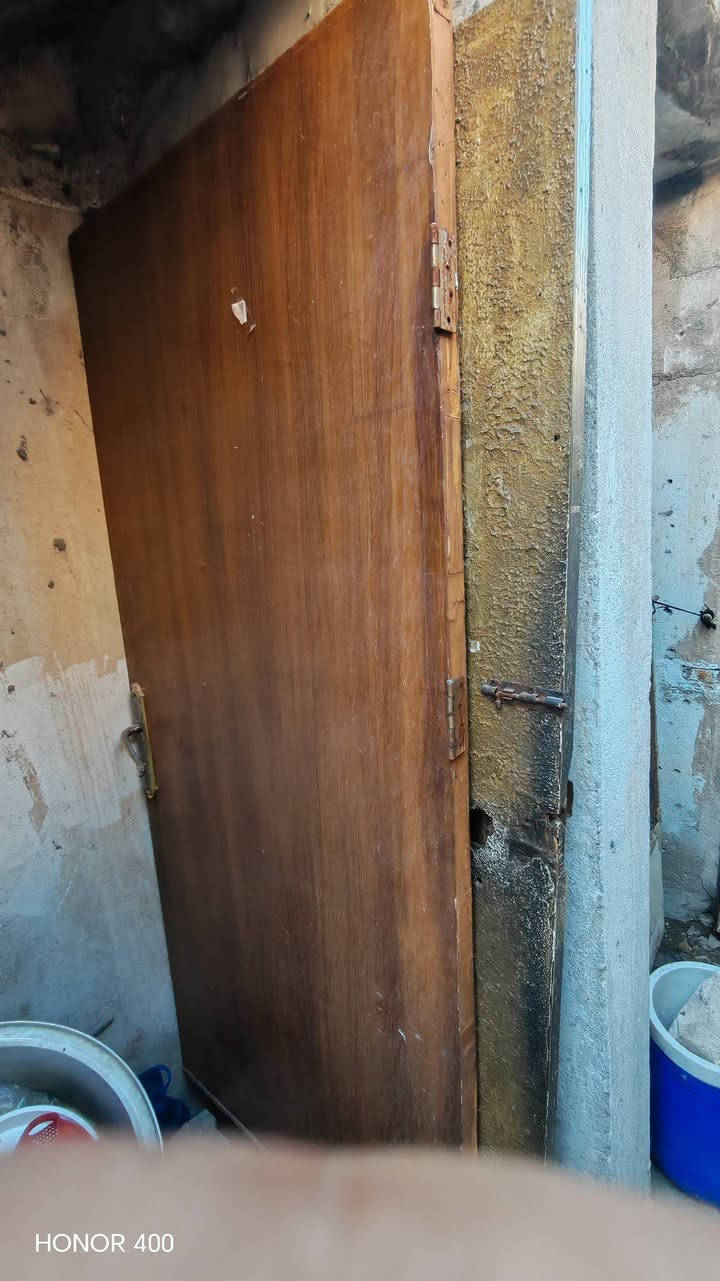 سلام عليكم بيبان خشب ثقيل البيع عدد 3 
سعر 60 مكاني زبير قرب صيطره البحريه ***********
