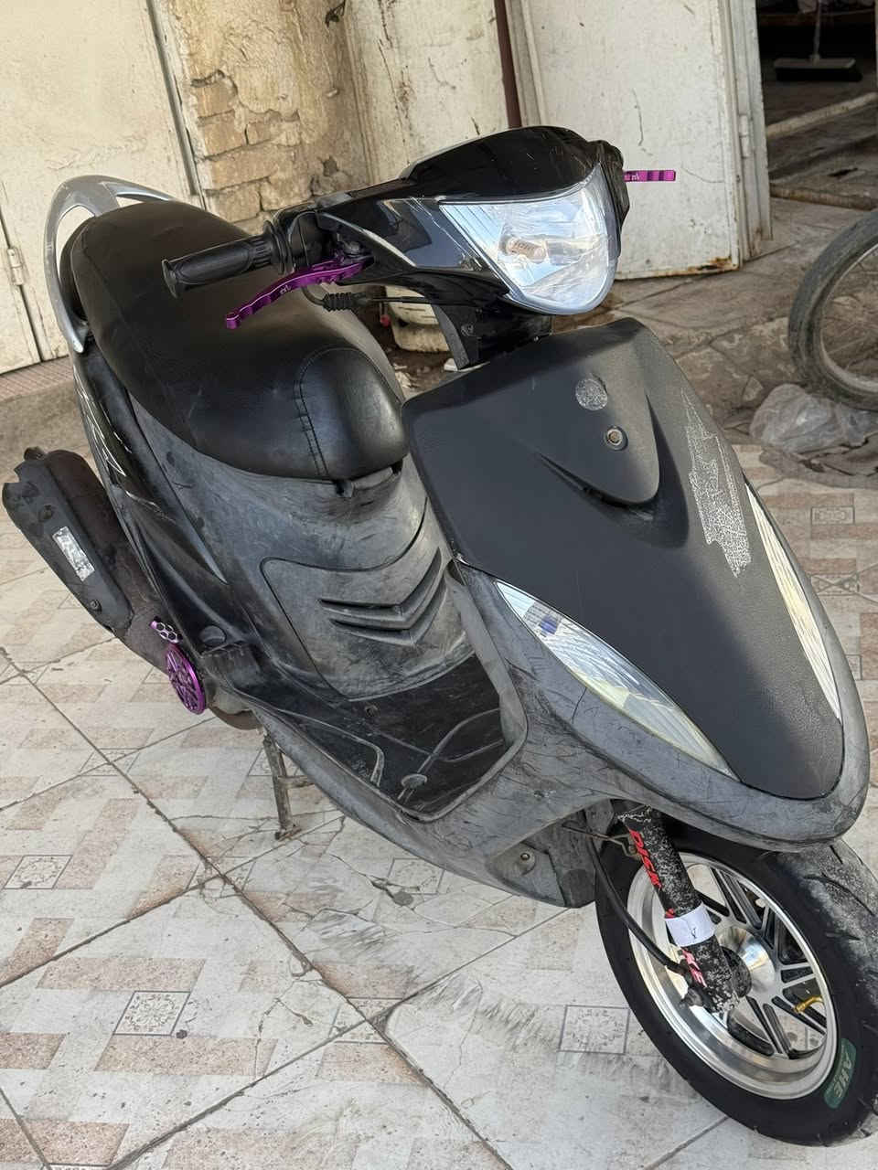 سلام عليكم ماكس عدله بلاديه 49 ما مفتوحه صارلها 3 اشهر من نازله من الرمبه ختم واحد شلعه ومعدل فول ما بيها اي نقص بيها تزويد خارجي بسيط سعرها 950 وبيها مجال قليل 

للاستفسار (***********)
