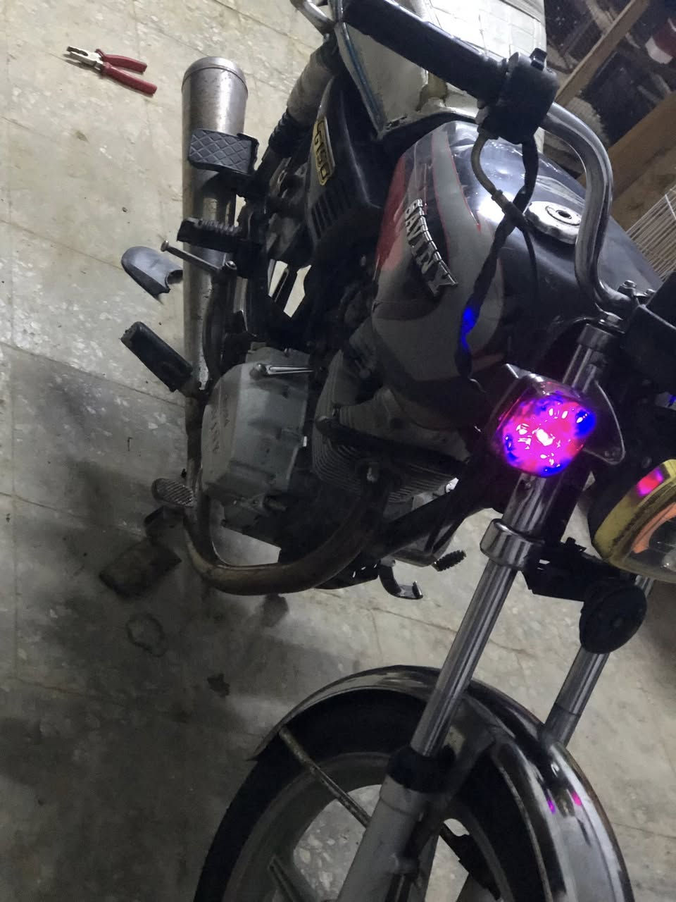 👋 سلام عليكم اخي هاي الدراجه 🏍️🇮🇷سيفان موديل (2020)    سعر 260وبيها مجال لطيبين
كهربايات 🔰كلها شغاله مكينه  شلعه 🛂ومعدل خير من الله ✅ناعمه بس☝️ بيها تبخير ميثر  😊يرادلها ولفات 5 الف💶 ويرادلها باتري بس 
هورن🔊 ضفيره بك لايت🔦 اشاير جديد 🤝لايت المامي جديد دشبول صفر 🎰كيلو بعده ماماشي جديد زنجيل🎗️ جديد قبل كم يوم شديته
مكانك بغداد الراشديه مال الحسينيه رقم ***********
